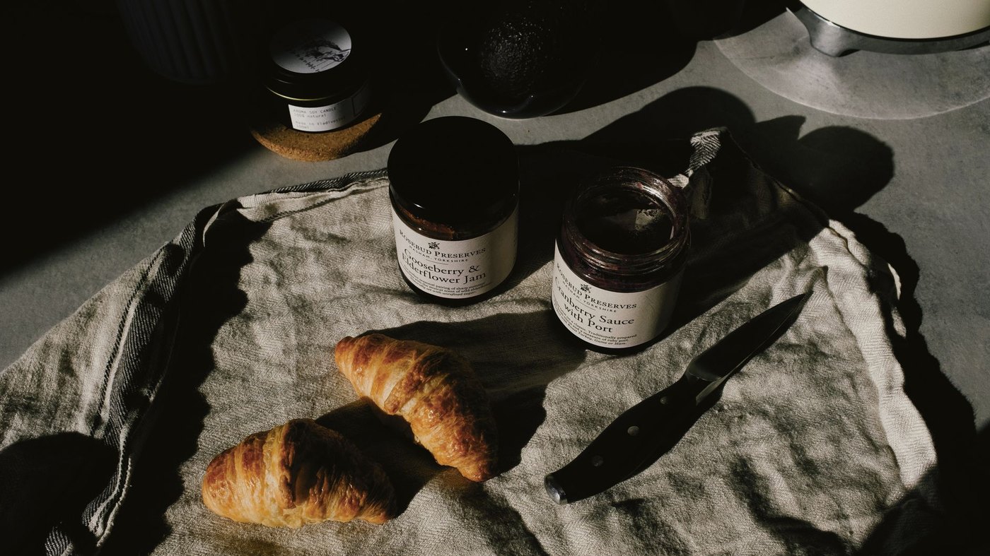 Petit-déjeuner fait maison servi en chambre d'hôtes