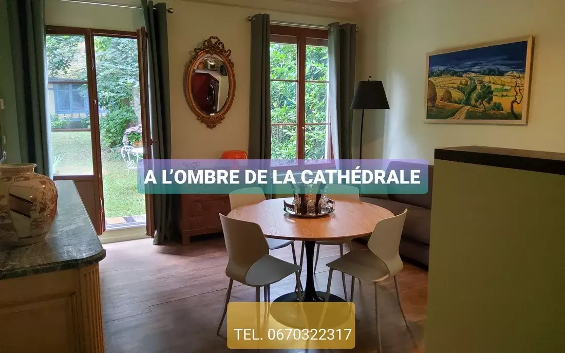 A l'Ombre de la Cathédrale