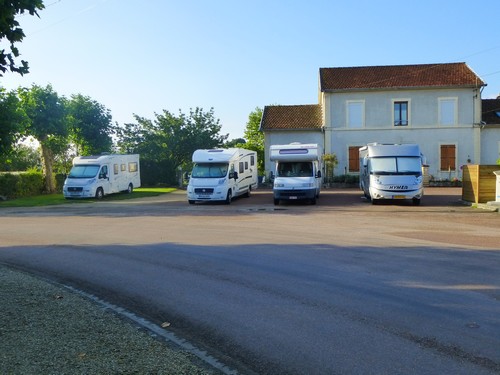 Aire aménagée pour Camping Car de Piney