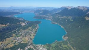 Le lac d'Annecy et ses plages