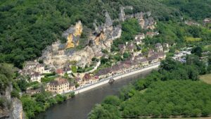 La Roque-Gageac au bord de la Dordogne
