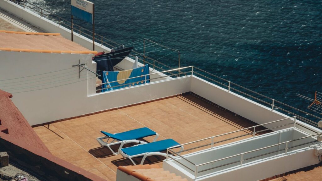 Terrasse d'une chambre d'hôtes avec vue sur la mer