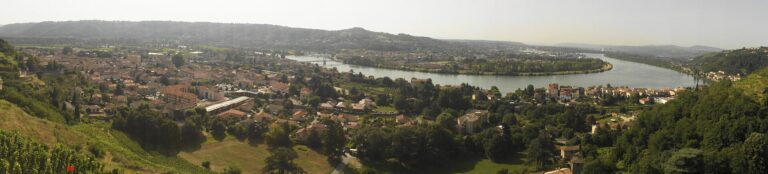 La commune de Condrieu