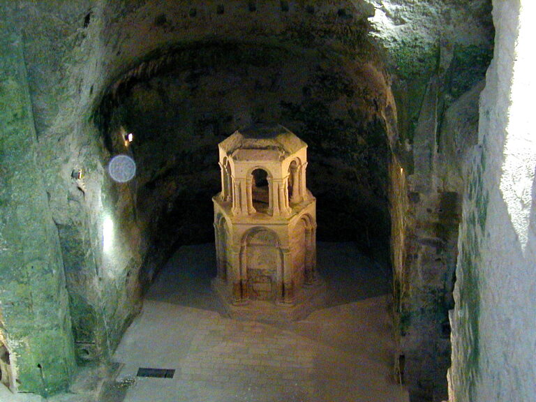 Église monolithe d’Aubeterre-sur-Dronne