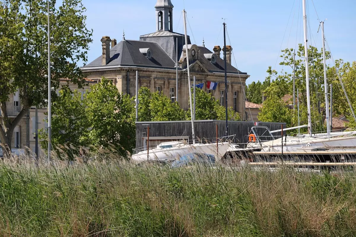 Vue de Pauillac